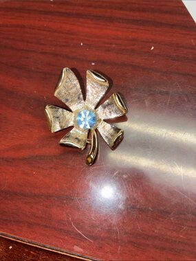 1960s Gerry’s Rhinestone Flower Brooch